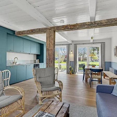 2 Bedroom Stunning In *