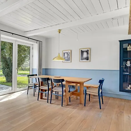 2 Bedroom Stunning In *