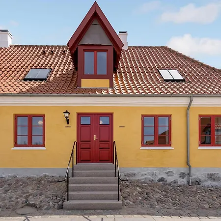 2 Bedroom Stunning In *